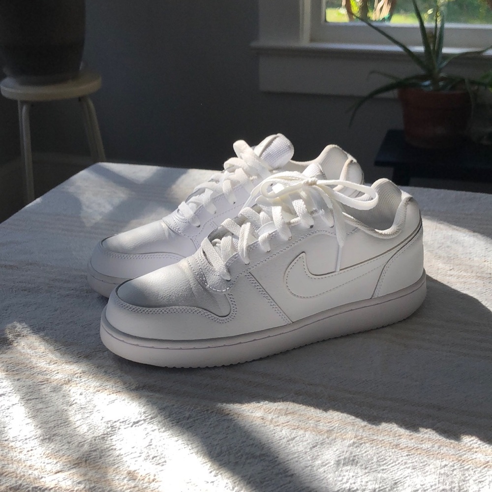 Nike Women's Ebernon Low Sneaker, White